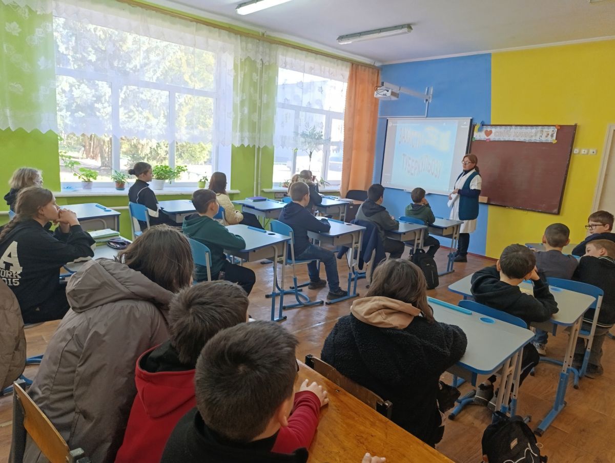 Щорічно Всеукраїнський день боротьби із захворюванням на туберкульоз відзначається 24 березня. Під час ранкової зустрічі, шкільна медсестра Оберемок Тетяна Василівна провела інформаційну бесіду "Як вберегтися від туберкульозу!"